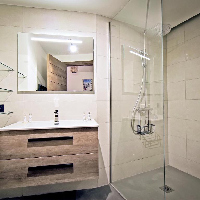 Spacieux appartement avec terrasse à 2 min des pistes, parking couvert et conciergerie - FR-1-613-98 - Appartamento - 6