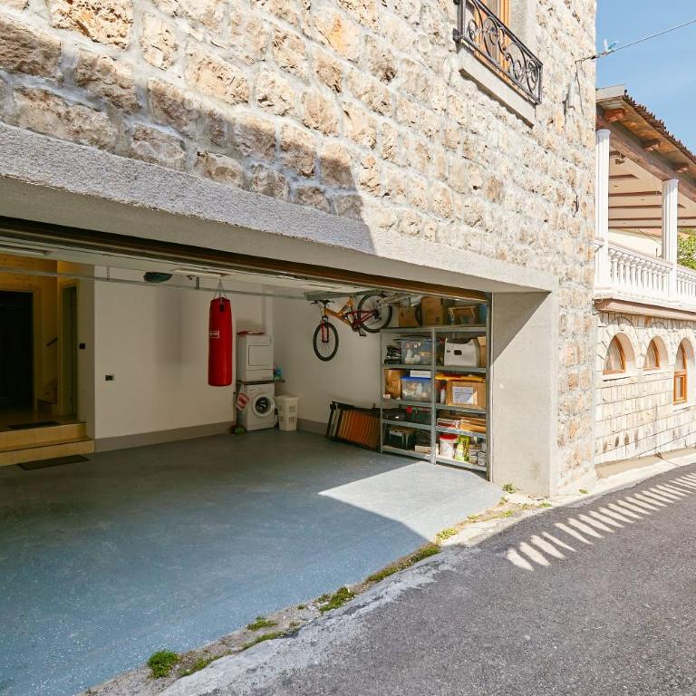Beachfront Villa Adria - Happy Rentals - Villa with Sea View - 12