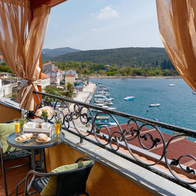 Beachfront Villa Adria - Happy Rentals - Villa with Sea View - 1
