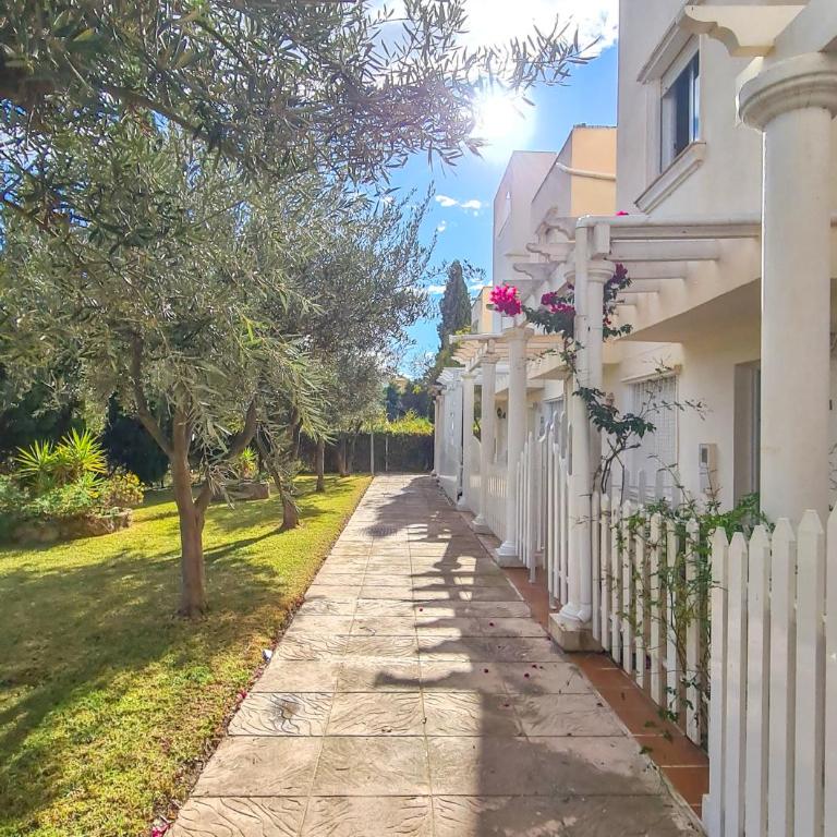 Garden vistas. Hermoso dúplex con patio, solárium y piscina. - Apartamento de 2 dormitorios - 28