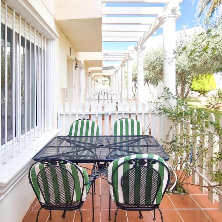 Garden vistas. Hermoso dúplex con patio, solárium y piscina. - Apartamento de 2 dormitorios - 11