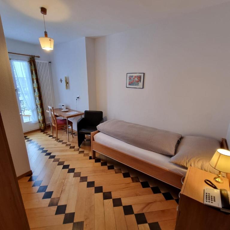 Hotel St. Josefshaus Engelberg - Budget Einzelzimmer mit Gemeinschaftsbad - 1