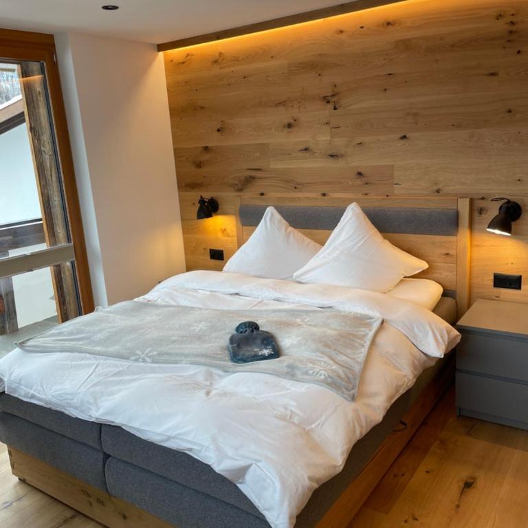 Boutique Lodge Spycher - Zimmer mit Queensize-Bett und Balkon - 1