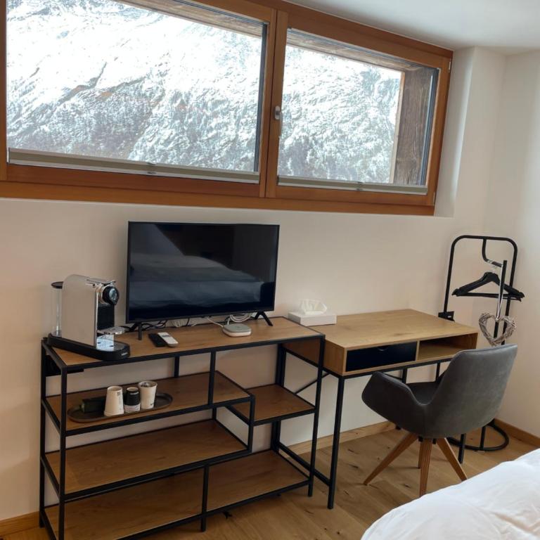 Boutique Lodge Spycher - Zimmer mit Queensize-Bett und Balkon - 3