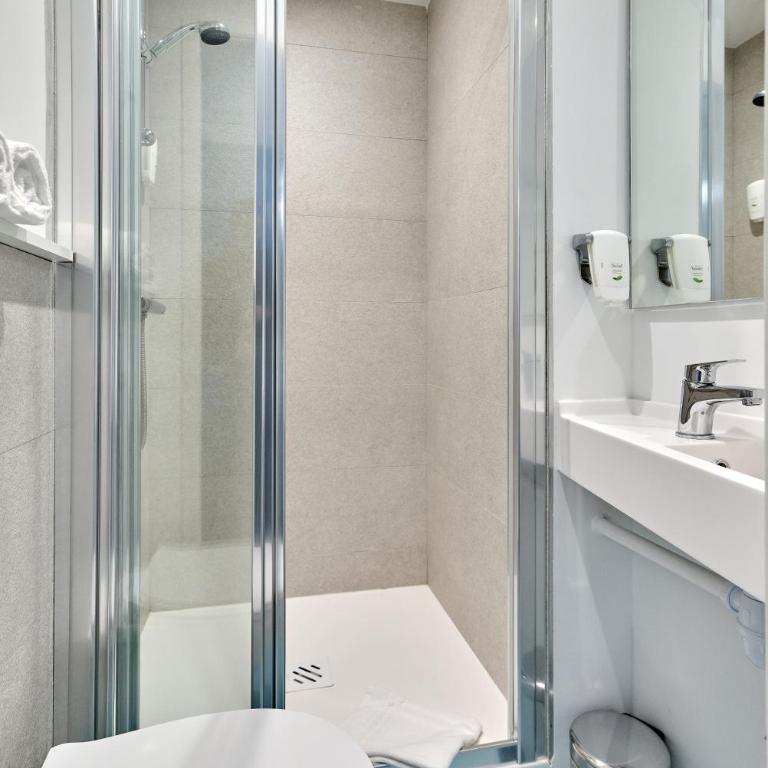 Kyriad ECO - Narbonne Sud - Chambre Standard avec 1 Lit Double, Connexion Wi-Fi Gratuite, Climatisation et Douche - 10