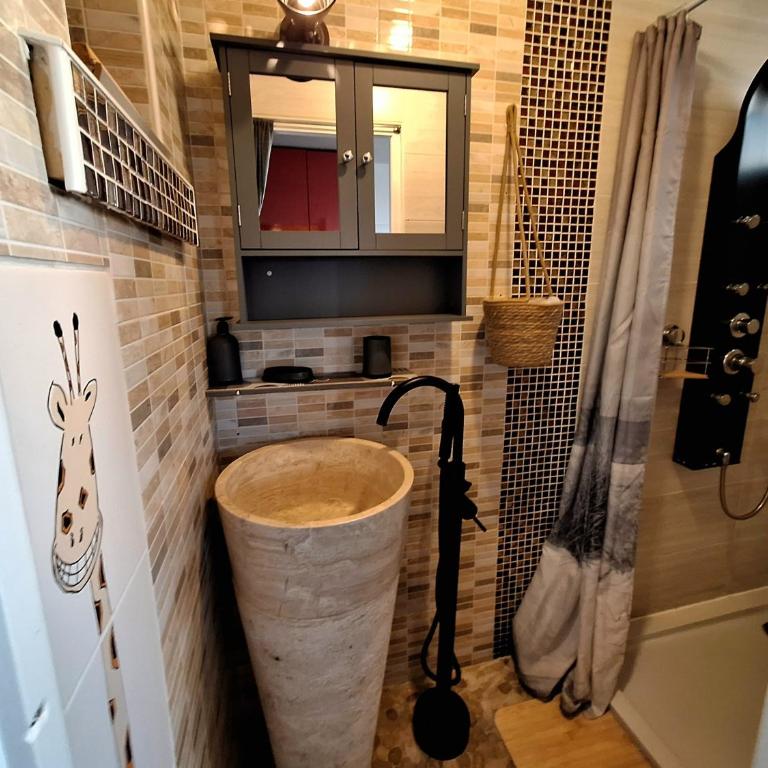 A seulement 150m plage et rue piétonne, maison 90m2, 6 personnes avec parking privé et 2 terrasses sud - Maison 2 Chambres - 22