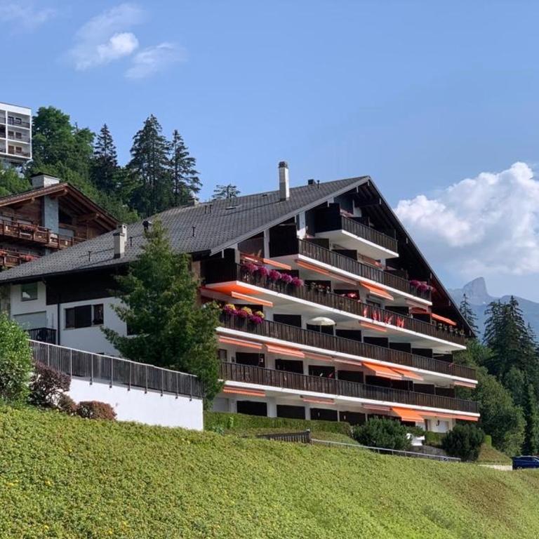 Crans Montana spacious 80m2 apartment with stunning view & bus stop outside - Appartement avec Balcon - 1
