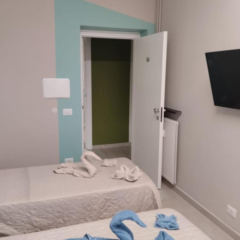B&B LE TRE ISOLE - Camera Matrimoniale/Doppia con Letti Singoli con Bagno in Comune - 3