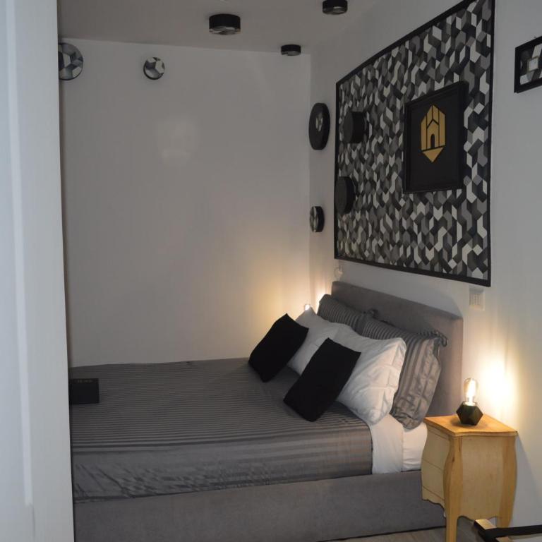 Geometric Art Home - Camera Matrimoniale con Balcone - 17
