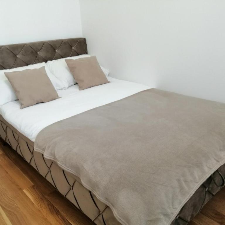 Stan na dan Apartman ADA Banjaluka - Apartman sa 2 Spavaće Sobe - 5