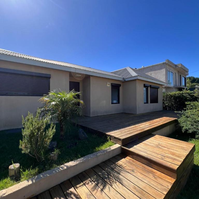 Casa ideal para vacaciones en familia - Three-Bedroom House - 2