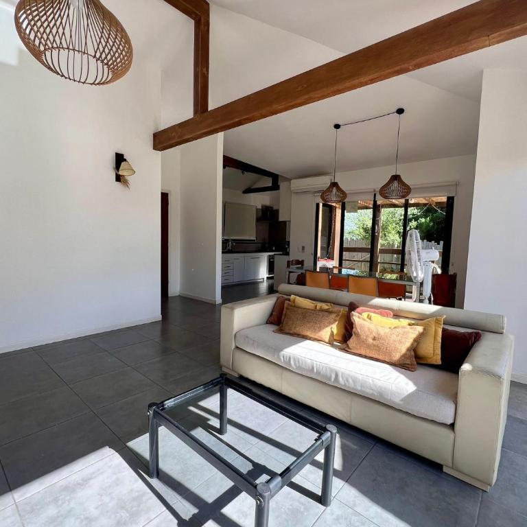 Casa ideal para vacaciones en familia - Three-Bedroom House - 4