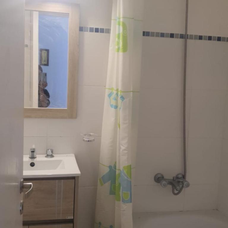 Depto dos ambientes avenida Colón, excelente ubicación - Apartamento de 1 dormitorio - 1