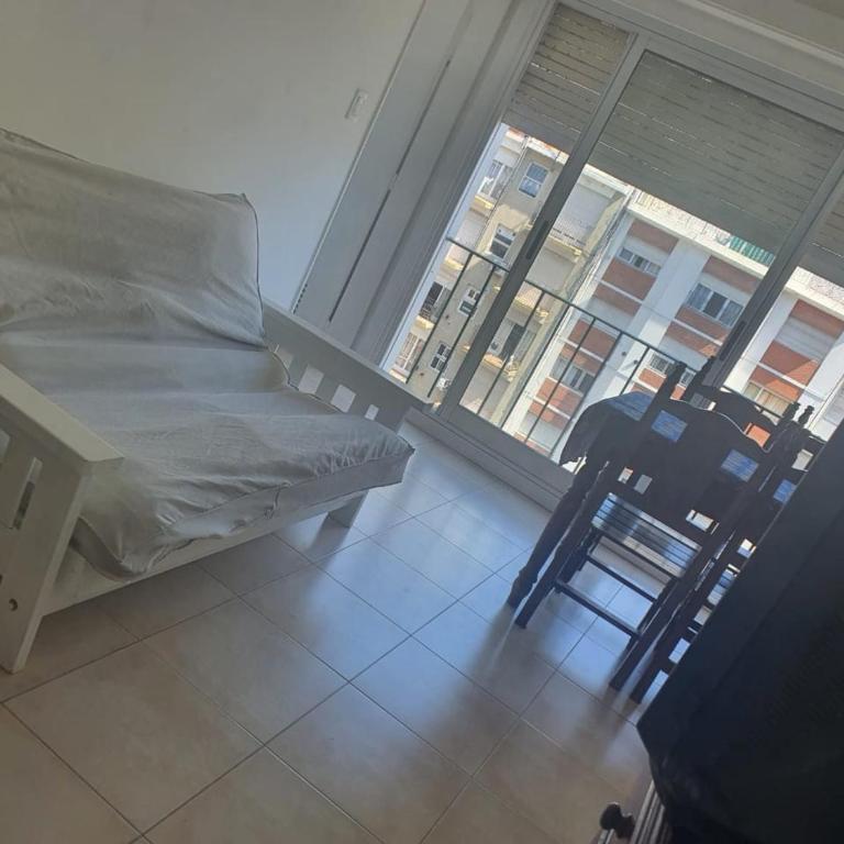 Depto dos ambientes avenida Colón, excelente ubicación - Apartamento de 1 dormitorio - 6