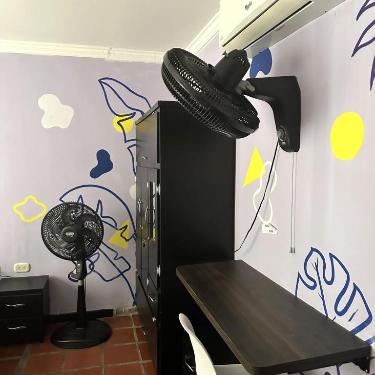 Hostal Casa Macondo - Economy Quadruple Room - 5