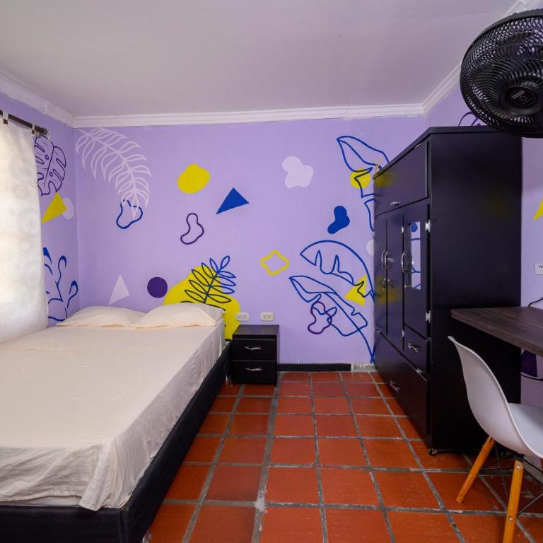 Hostal Casa Macondo - Economy Quadruple Room - 8