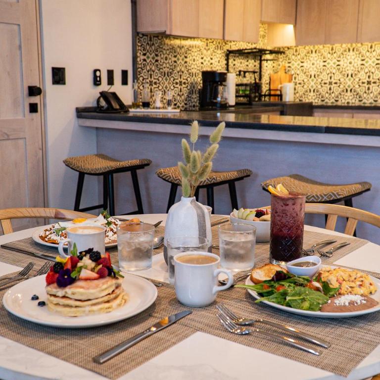 Flamboyan Hotel & Residences - Two Bedroom Residences Full Kitchen - 18