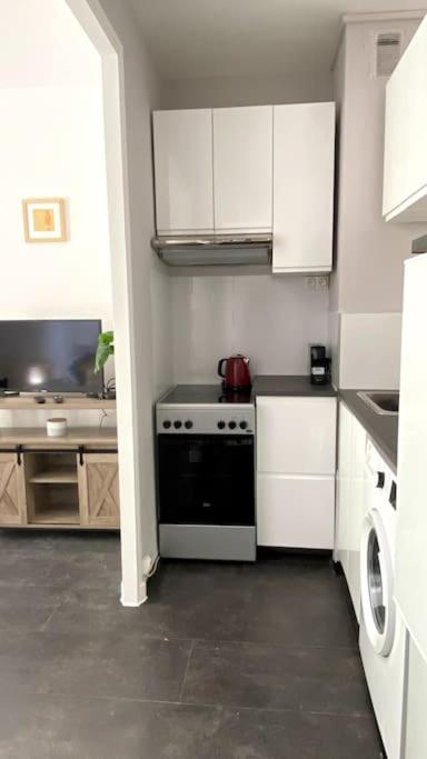 Studio balcon, centre ville, proximité plages, commerces, restaurants, musées... - Apartment mit 1 Schlafzimmer - 30