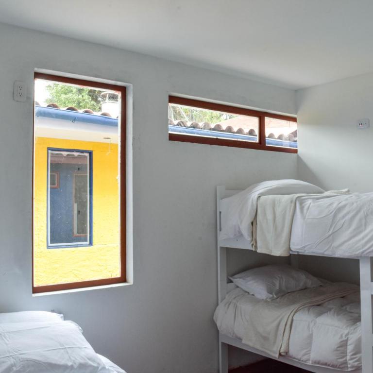 Casa de huéspedes en Usaquén - Habitación Compartida Mixta - 1