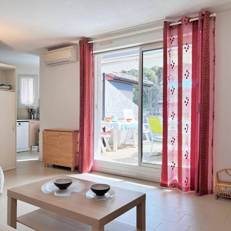Appt Climatisé avec Piscine, 6 Couchages, Proche Plage, 2 Terrasses, Parking – Le Lavandou - FR-1-251-551 - Appartement - 5