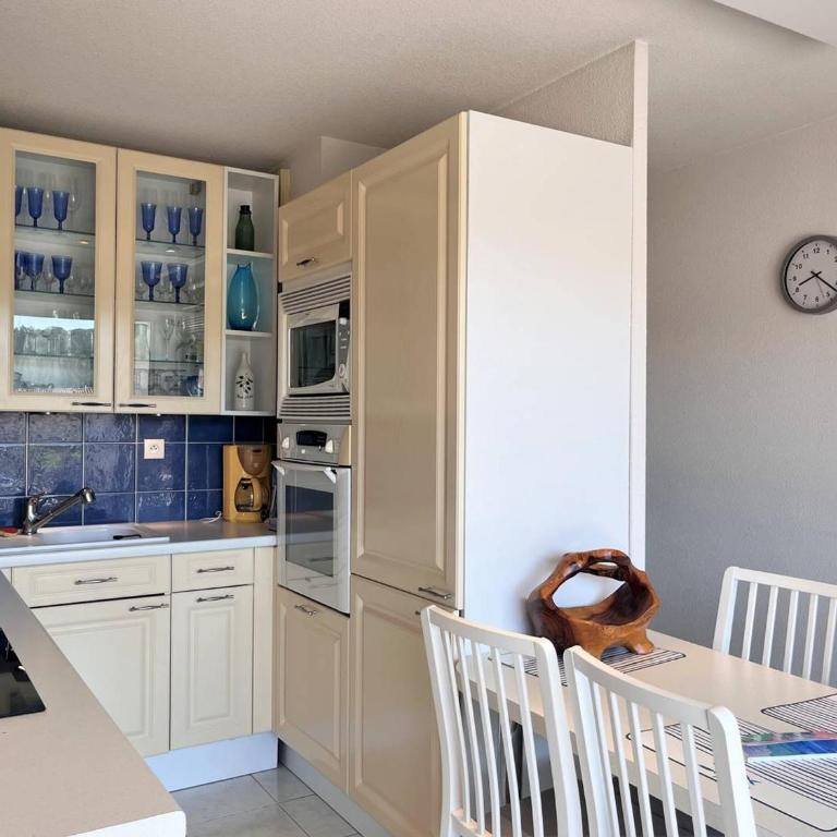 Appartement 2P avec Piscine, Clim, Parking - Le Lavandou - FR-1-251-511 - Appartement - 5