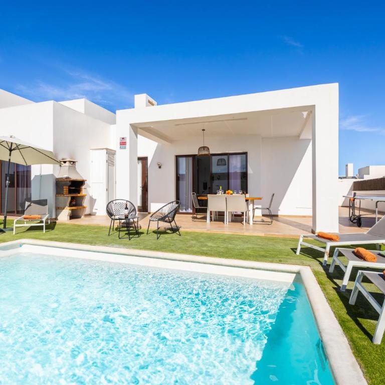 Villa Cindy - Three-Bedroom Villa - 1