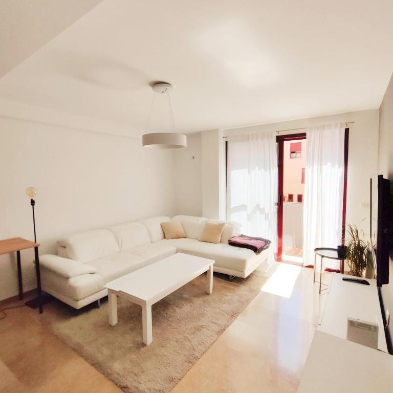 Apartamento, piscina y parking Granada Tico Medina - Two-Bedroom Apartment - 1