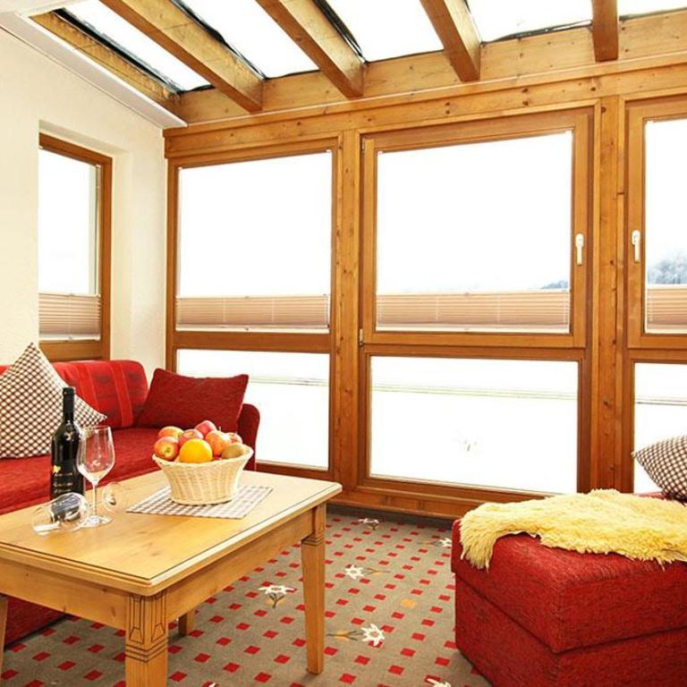 Landhotel Alphorn - Familienzimmer mit Terrasse - 1