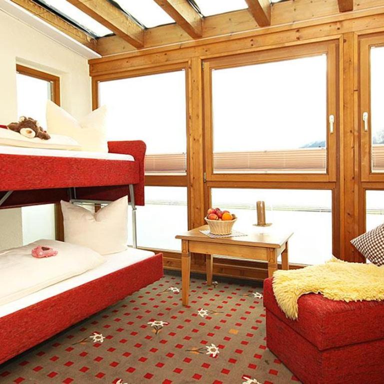 Landhotel Alphorn - Familienzimmer mit Terrasse - 4
