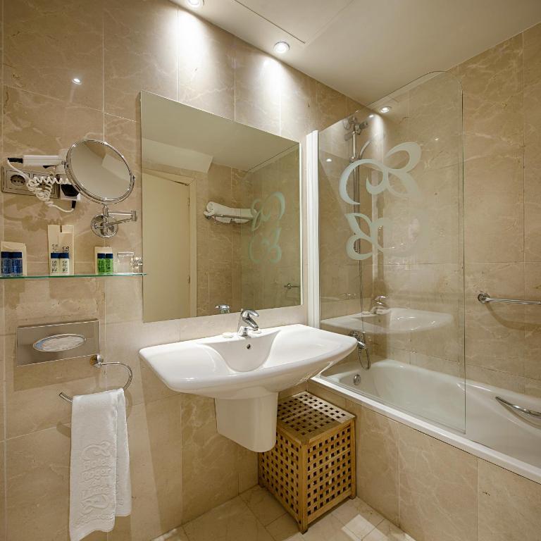 Hotel Roger de Llúria - Classic Double or Twin Room - 1
