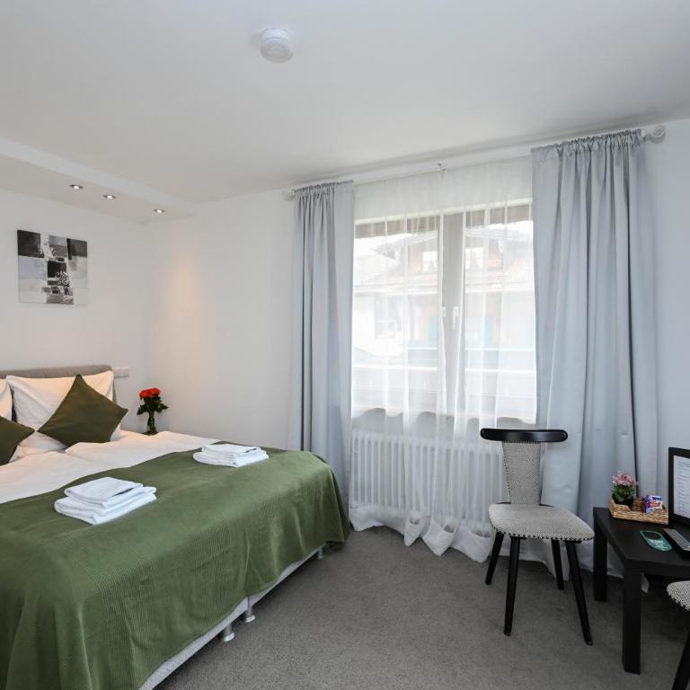 Hardi's Hotel - Standard Doppelzimmer mit Balkon - 6