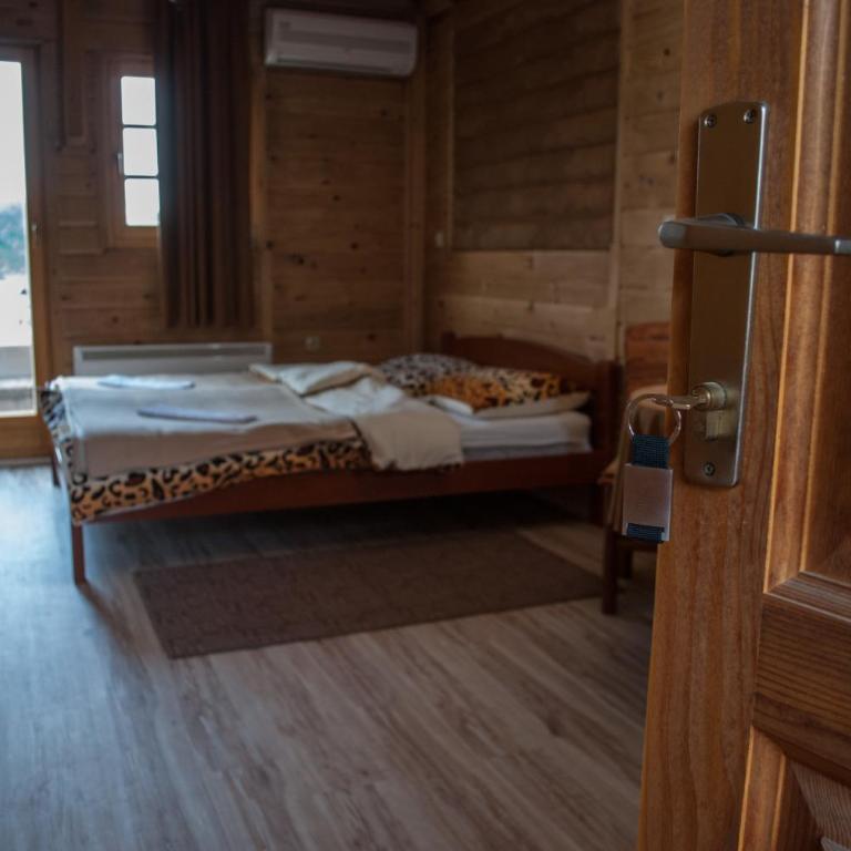 Hostel Fortuna - Standardna Dvokrevetna Soba sa Bračnim Krevetom - 2