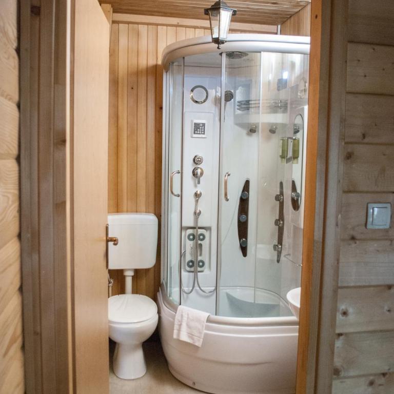 Hostel Fortuna - Standardna Dvokrevetna Soba sa Bračnim Krevetom - 4