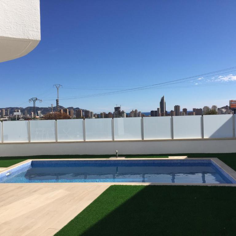 PANORAMISCH modern vakantiehuis in Finestrat bij Benidorm met 3 slaapkamers, gelegen op de 1ste lijn met privézwembad en omheinde privétuin, zicht op zee, de bergen met 'Kilómetro Vertical del Puig Campana' en op de skyline van Benidorm City en Finestrat - Casa de 3 dormitorios - 34