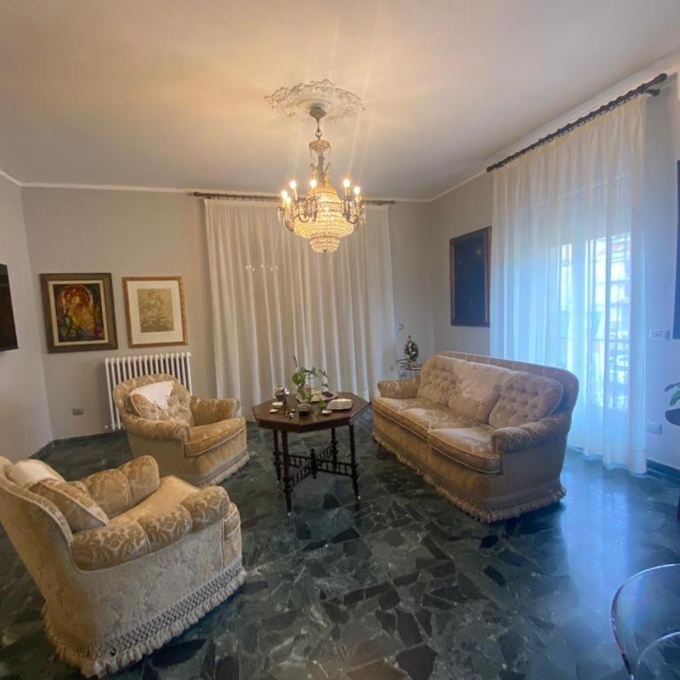 La casa del Professore - Downtown luxury stay - Three-Bedroom Apartment - 2