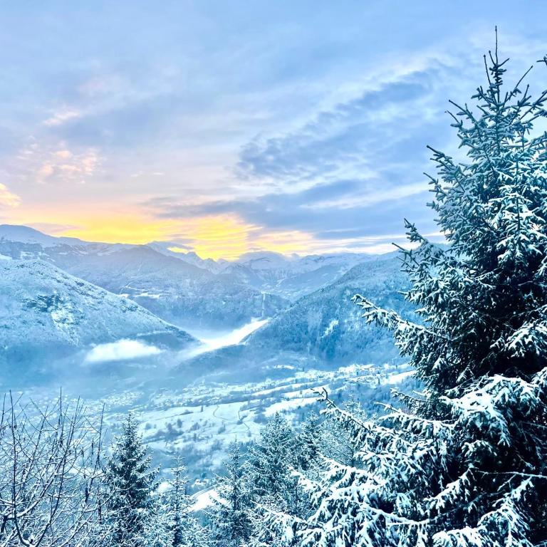 Chalet Le Doux Si, Large Self-Contained Apartment, 2km from Doucy-Combelouvière and close to Valmorel - Appartamento con 2 Camere da Letto - 6