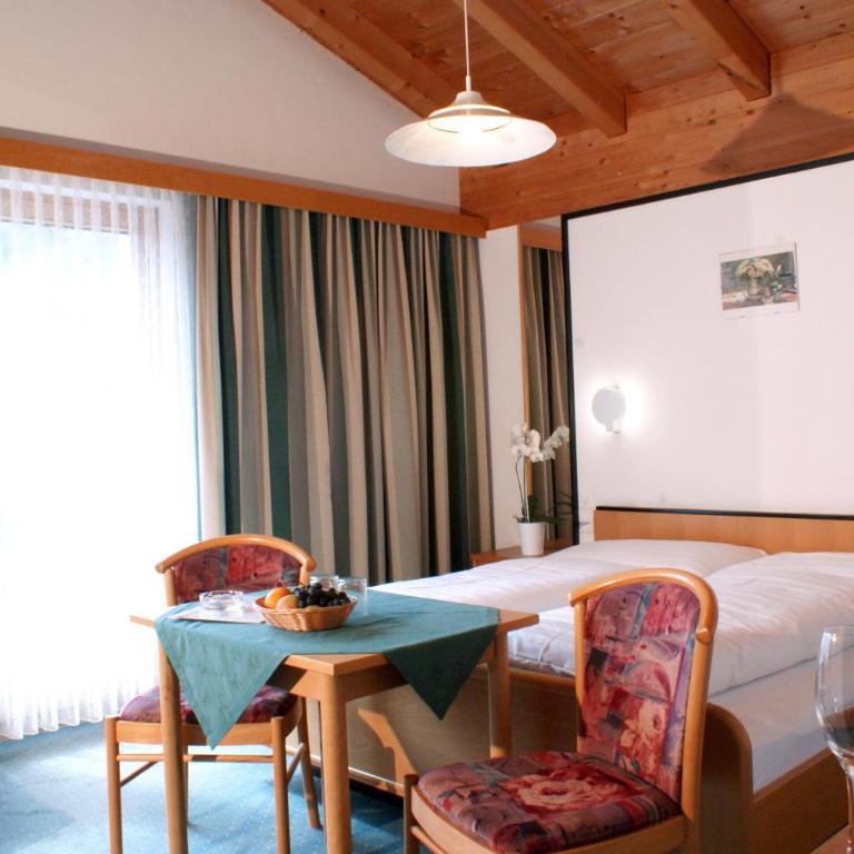 Hotel Romantica - Doppelzimmer mit Balkon - 13