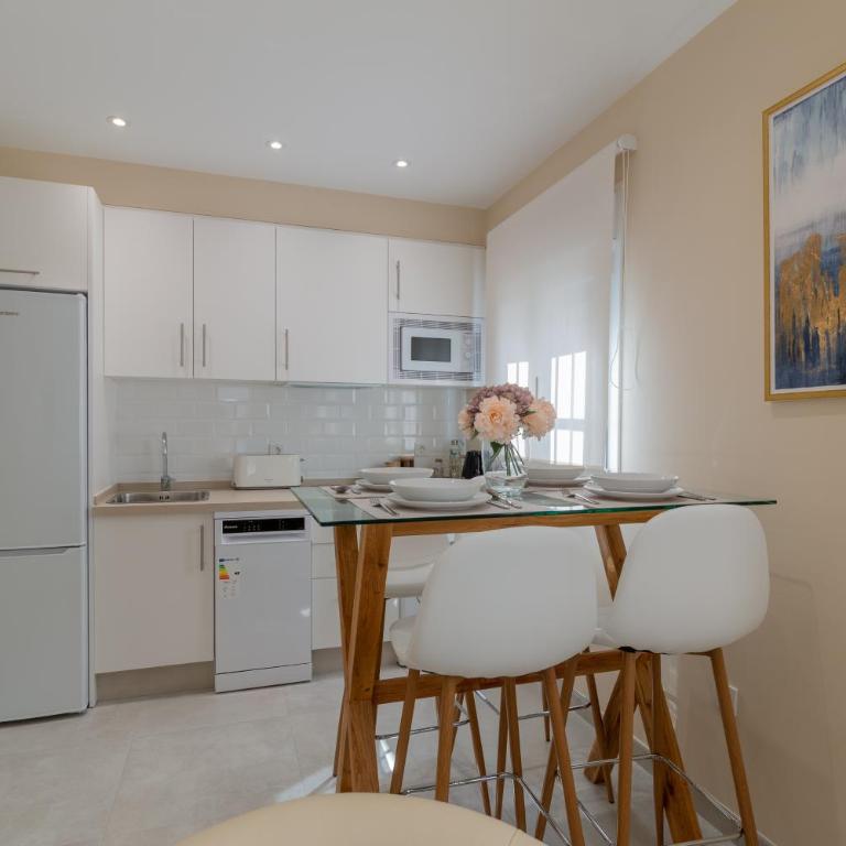 Luxury El Patio de la Juderia - Two-Bedroom Apartment - 6