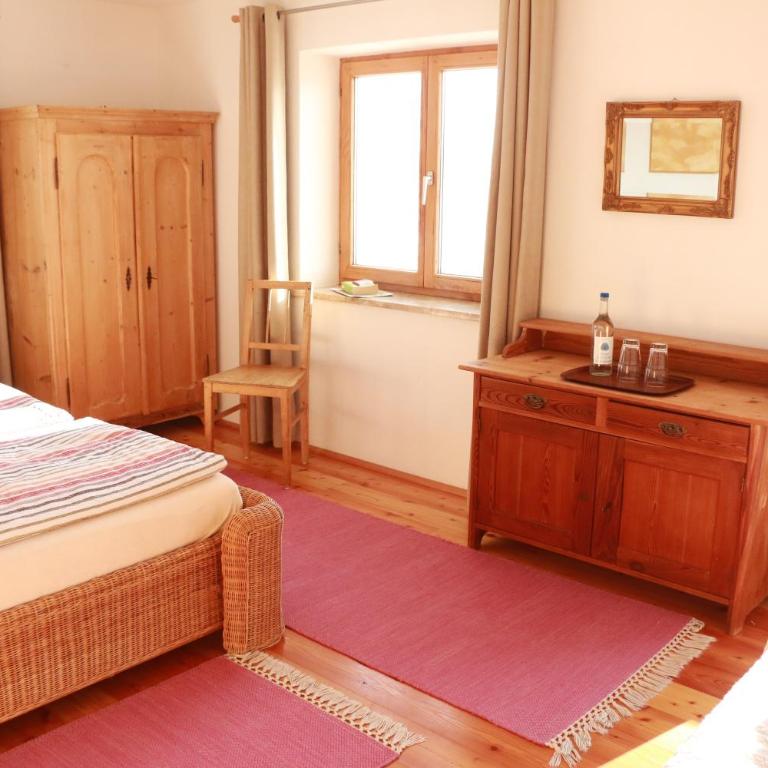 Bio Archehof Zachhiesen - stay & relax - Doppelzimmer mit Balkon und Gemeinschaftsbad - 7