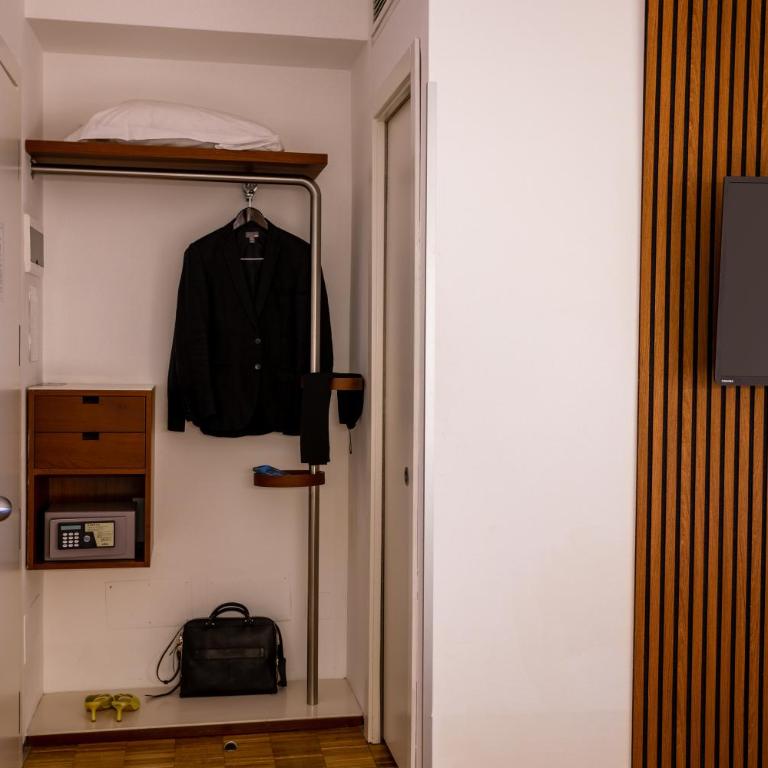 Black Hotel - Double or Twin Room - 9
