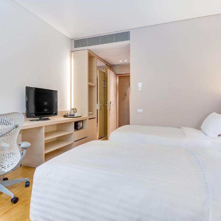 Hilton Garden Inn Venice Mestre - Queen Room with Two Queen Beds - 6