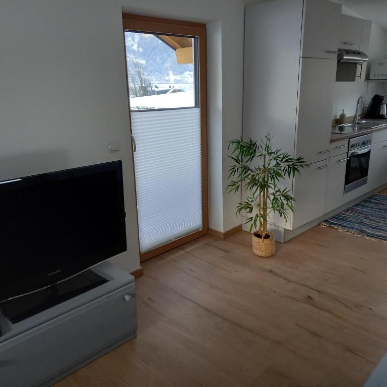 Lovely Rita Studio, modern Studio - balcony and mountain view - center Kaprun - Studio-Apartment - 7