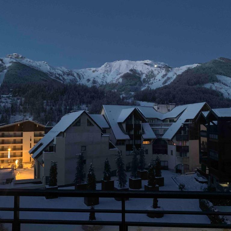 Le chalet sous-toiture Nánshān : spacieux, lumineux et idéalement situé à Auron - Appartement - 52