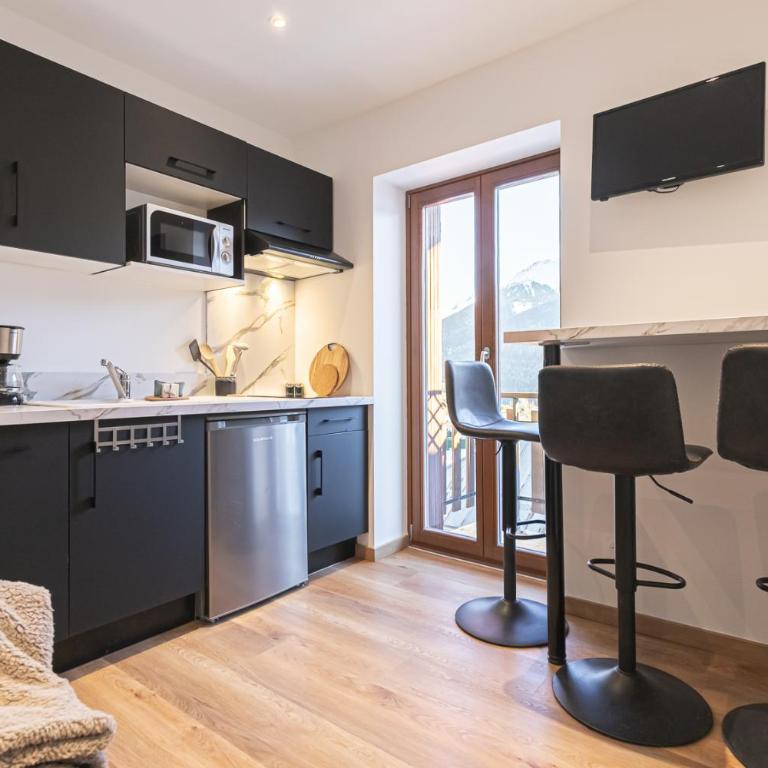 ALPINA LODGE VANOISE ex hotel du soleil - One-Bedroom Apartment with Access to the Panoramic Sauna and Nordic Bath - 1