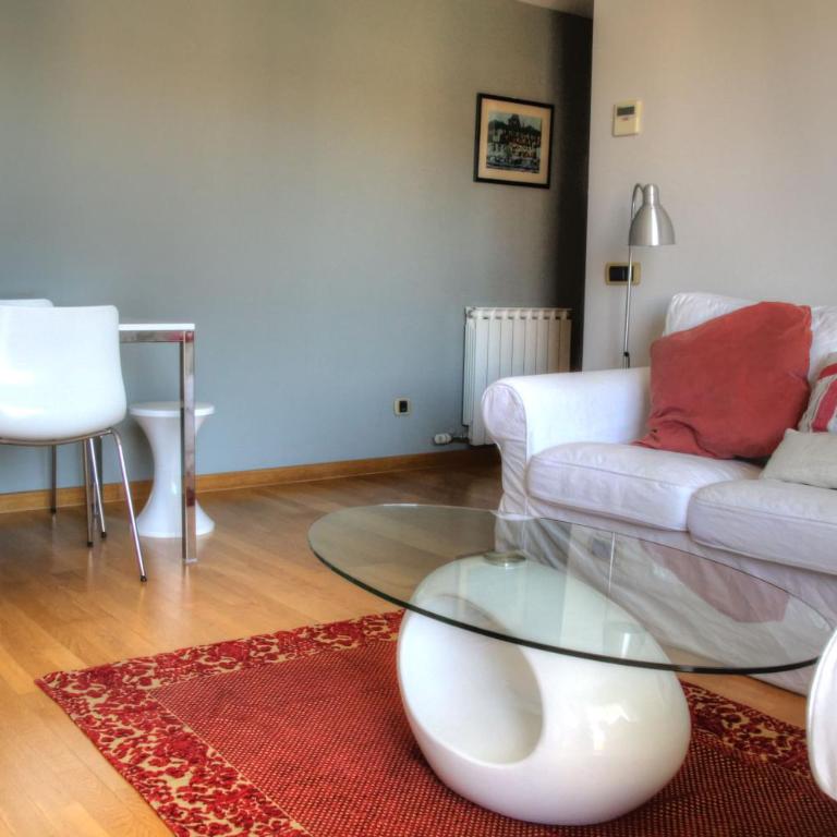 Barcelona Olympic Apartment - Apartment with Pool View - 4