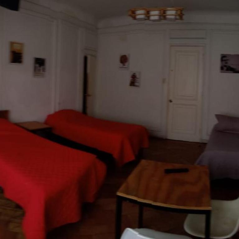 Hostal Salvador - Habitación Familiar con baño privado - 2
