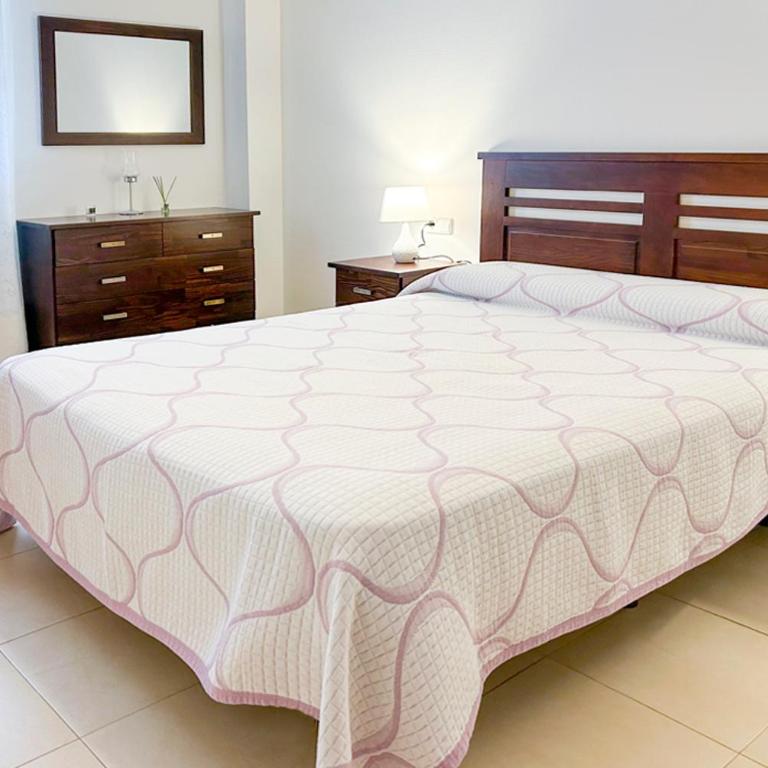Piso bajo 3 habitaciones 2 baños y gran terraza - Three-Bedroom Apartment - 12