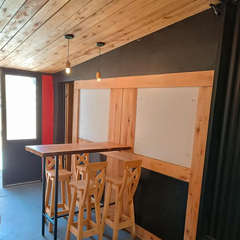 MIL 900 TRES - Hermoso y Amplio - Casa - 17