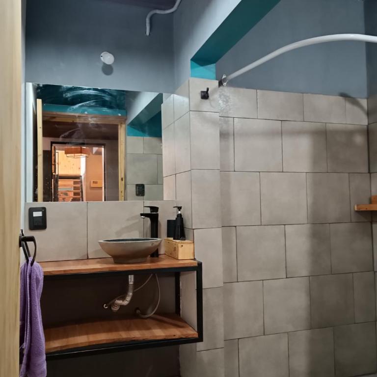 MIL 900 TRES - Hermoso y Amplio - Casa - 18