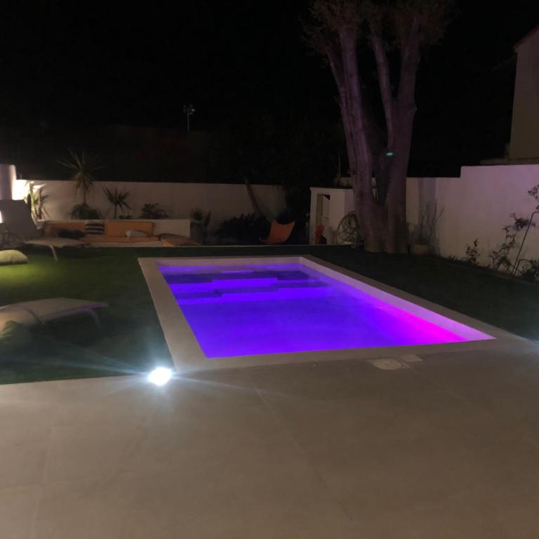 Maison avec jardin et piscine - Villa 1 Chambre - 2